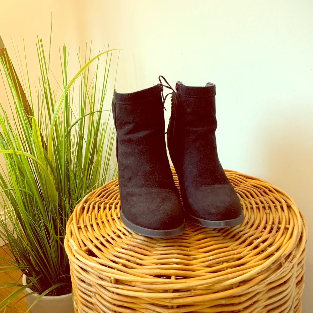 Shoedazzle “Yolinda” Ankle Bootie